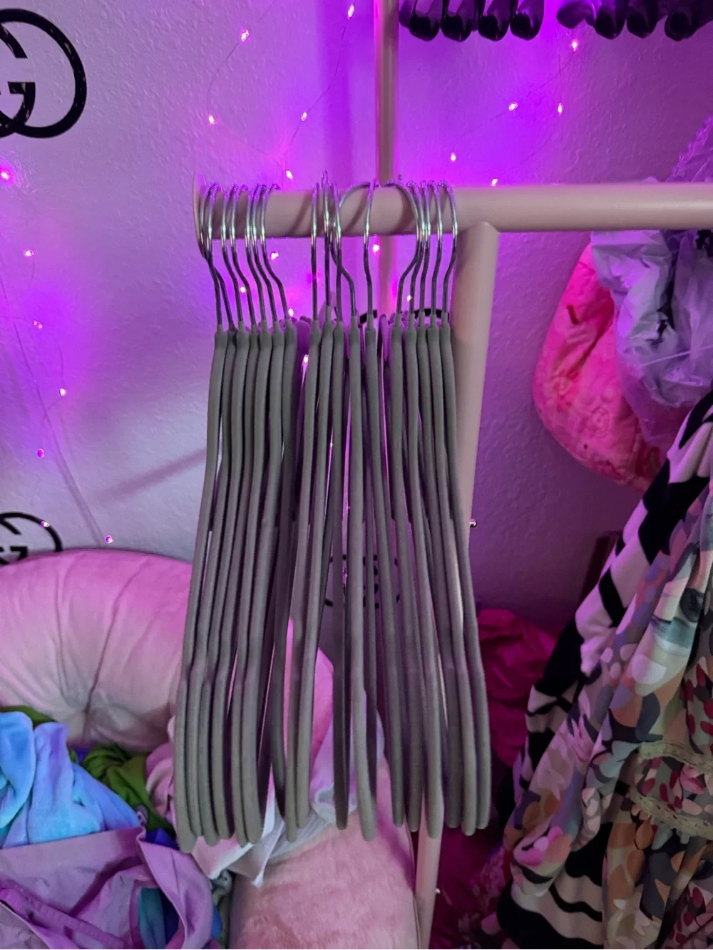 15 Premium Velvet Slim Hangers in Gray - 15 Pack